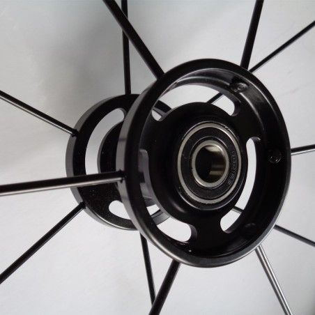 Roue complète légère OMOBIC CYCLONE 12 rayons Design et kit3